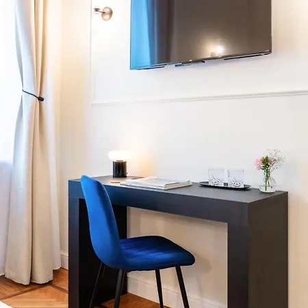 Piazza Del Popolo Boutique Konukevi 4*